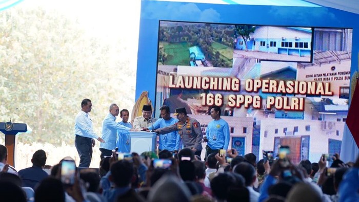 Presiden Prabowo saat Panen Raya Jagung Serentak Kuartal II dan Groundbreaking 10 Gudang Ketahanan Pangan Polri serta Launching Operasional 166 SPPG Polri di Tuban (Dok istimewa).