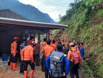 Longsor Curug Cileat Subang, 2 Pendaki Karawang Hilang