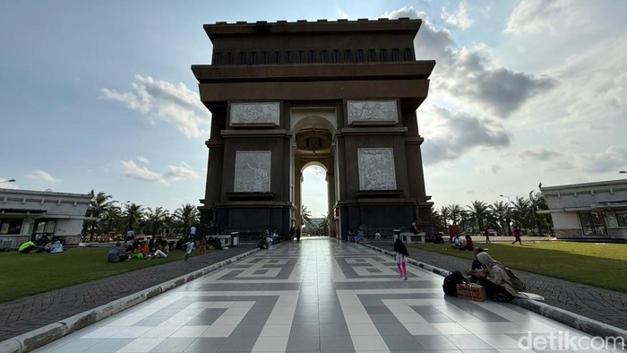 Simpang Lima Gumul Kediri