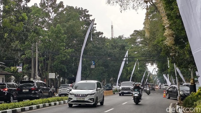 Suasana Jalan Diponegoro