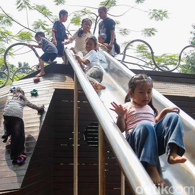 Tebet Eco Park Jadi Favorit Warga Saat Long Weekend
