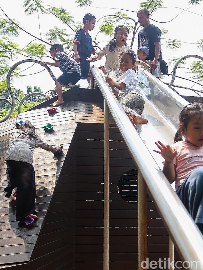 Tebet Eco Park Jadi Favorit Warga Saat Long Weekend
