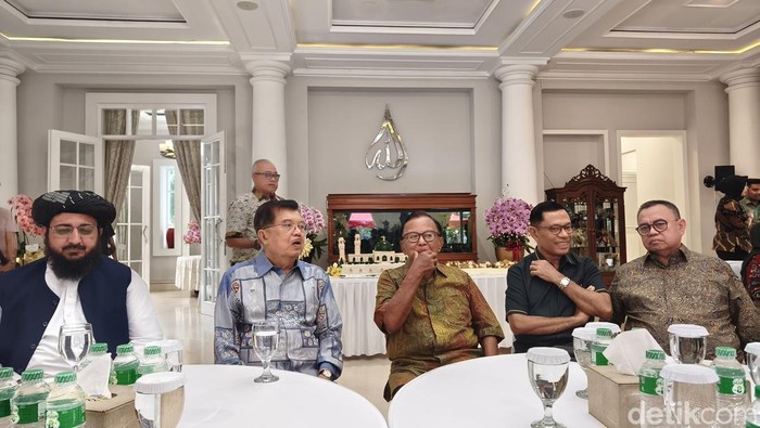 Wakil Presiden ke-10 dan ke-12 RI Jusuf Kalla (JK) dalam acara tasyakuran hari ulang tahunnya yang ke-84 di kediamannya. (Brigitta/detikcom)