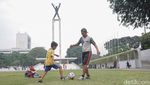 Warga Habiskan Long Weekend di Lapangan Banteng