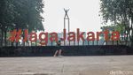 Warga Habiskan Long Weekend di Lapangan Banteng