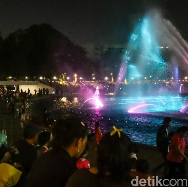 Air Mancur Menari Lapangan Banteng Jadi Penutup Akhir Pekan Favorit Warga