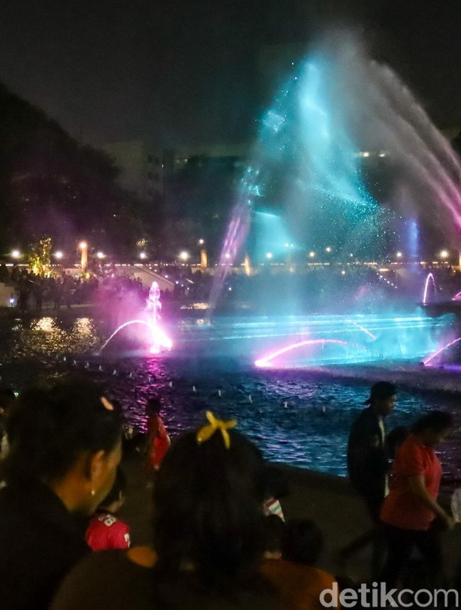 Air Mancur Menari Lapangan Banteng Jadi Penutup Akhir Pekan Favorit Warga