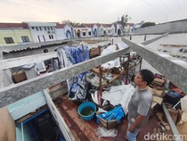 Angin Kencang Terbangkan Atap Ruko di Sidoarjo, Timpa Bangunan Lain