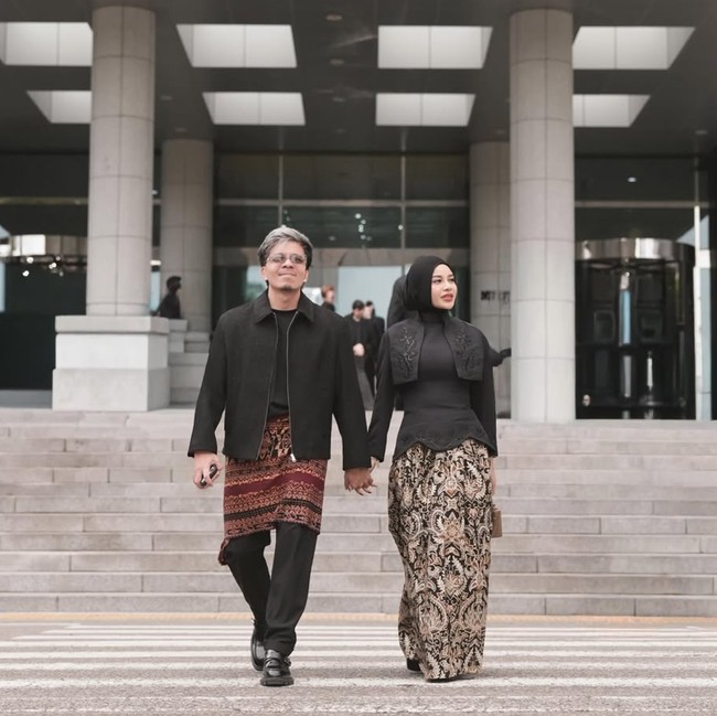 Gaya Unik Aurel Hermansyah di Korea, Tampil Modern Dengan Sentuhan Batik