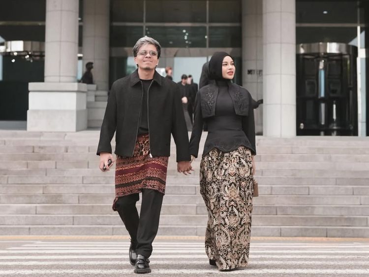 Gaya Unik Aurel Hermansyah di Korea, Tampil Modern Dengan Sentuhan Batik