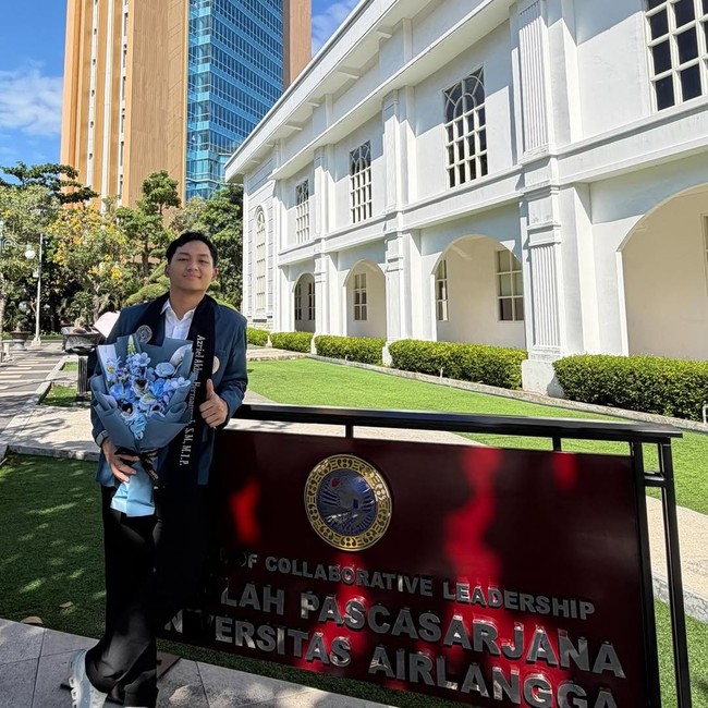 Ashanty Raih Gelar Dokter, Azriel Hermansyah Susul Lulus S2 Ilmu Politik