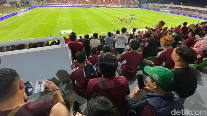 Jumlah penonton laga kandang PSM Makassar di Stadion Gelora BJ Habibie sepanjang musim Super League 2025/2026 cuma menyentuh angka 50.790 orang.