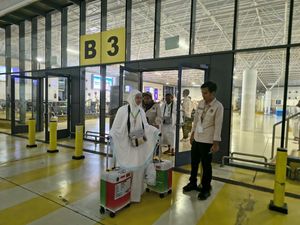 Video A Day in My Life: Jadi Media Center Haji yang Ditugaskan di Bandara