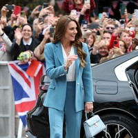 Foto: Detail Outfit Kate Middleton di Italia, Kunjungan Solo Bersejarah