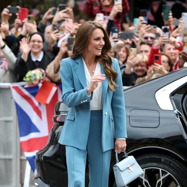 Foto: Detail Outfit Kate Middleton di Italia, Kunjungan Solo Bersejarah