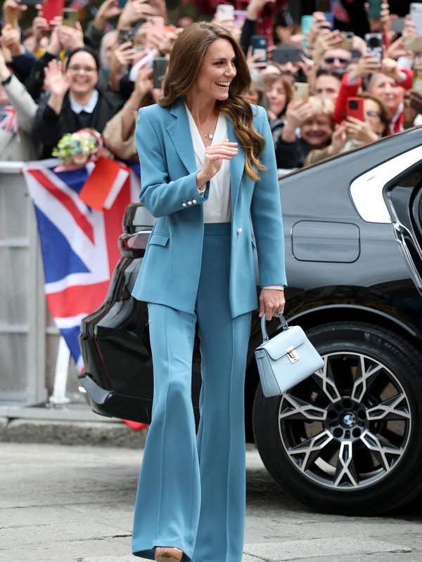 Foto: Detail Outfit Kate Middleton di Italia, Kunjungan Solo Bersejarah