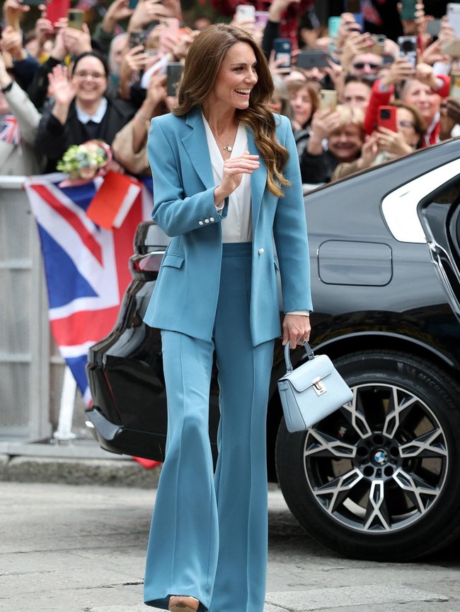 Foto: Detail Outfit Kate Middleton di Italia, Kunjungan Solo Bersejarah