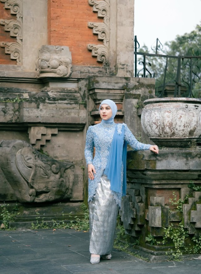 Tampil cantik memukau, penampilan Irish kembali banjir pujian netizen. Beautiful mommy, tulis salah seorang netizen. Masyaallah cakep bnget ni orang, tambah netizen lain. Foto: Instagram/@_irishbella_