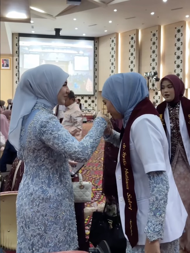 Momen Putri Sambung Lebih Dulu Cari Irish Bella Usai Baiat Dokter Muslim