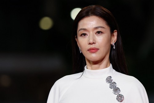Aktris Korea Selatan Jun Jin Hyun tiba untuk pemutaran film 