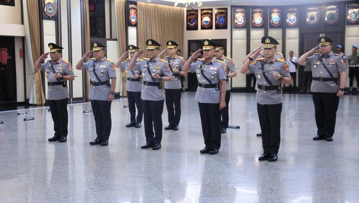 Kapolri Jenderal Listyo Sigit Prabowo memimpin upacara pelantikan dan serah terima jabatan (sertijab) sejumlah pejabat tinggi (pati) Polri (dok.Polri)