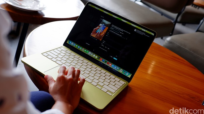Unboxing MacBook Neo: Laptop Apple Rp 10 Jutaan Warna Citrus Bikin Kepincut