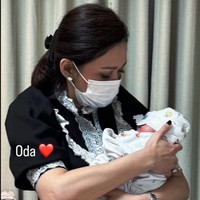 Gaya Maia Estianty Gendong Baby Soleil, Jam Tangan Rolex Pria Curi Atensi