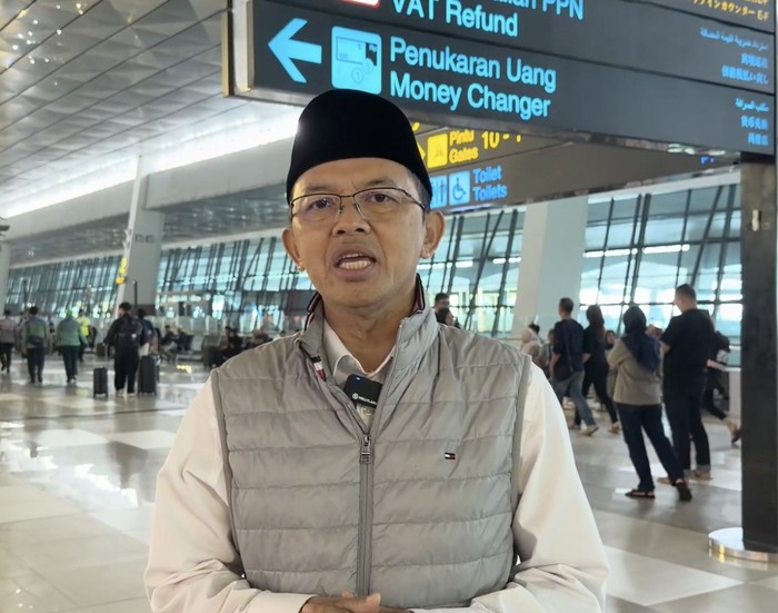 Anggota Timwas Haji DPR Maman Imanulhaq di Bandara Internasional Soekarno-Hatta, Tangerang, Minggu (17/5/2026) menjelang keberangkatan Timwas Haji Tahap I hari kedua.