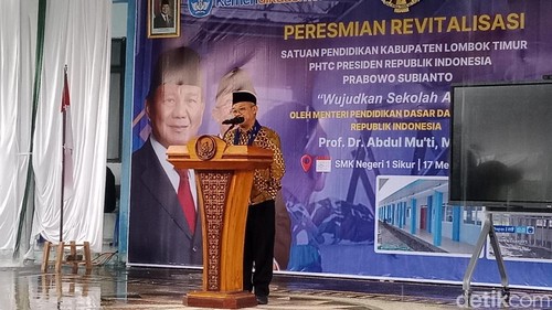 Mendikdasmen Abdul Mu’ti  ketika berpidato di acara Peresmian Revitalisasi sekolah di NTB, Minggu (17/5/2026).