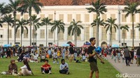 Disini juga bisa menjadi tempat menikmati suasana senja. Langit yang perlahan berubah warna menjadikan kawasan ini tempat favorit untuk memperlambat langkah dan menikmati sore tanpa tergesa.