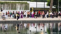 Ruang terbuka di tengah kota itu berubah menjadi tempat sederhana untuk merawat kebersamaan, baik bersama teman, keluarga, maupun komunitas.