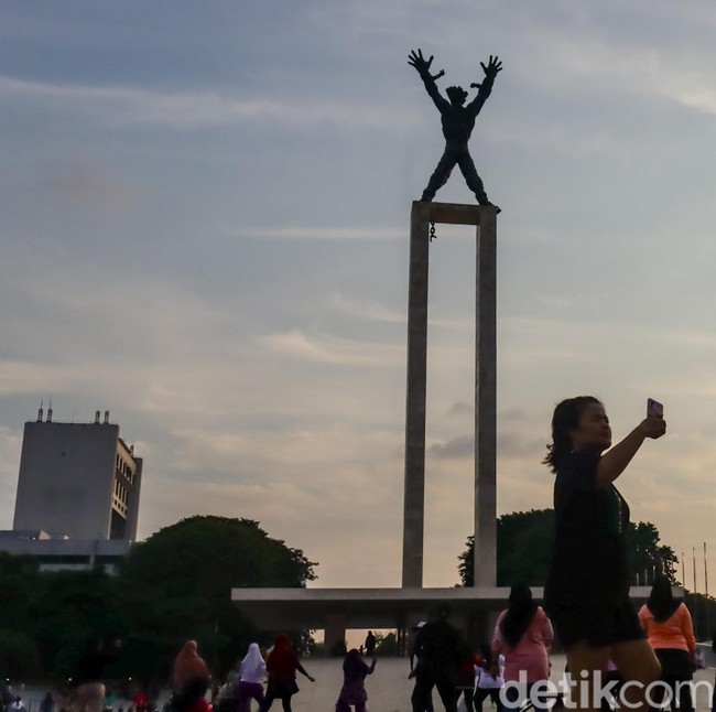 Menutup Libur dengan Langkah Kecil di Lapangan Banteng