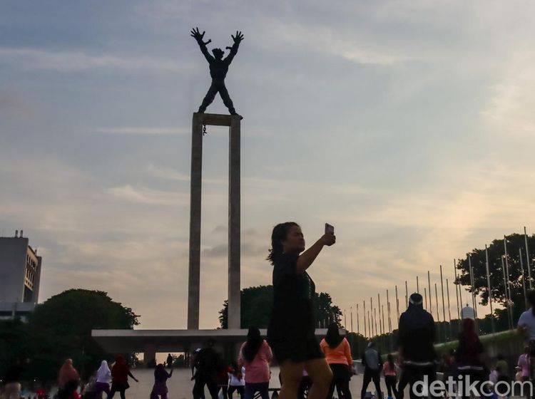 Menutup Libur dengan Langkah Kecil di Lapangan Banteng