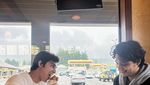 Momen Cinta Brian Asyik Masak Steak hingga Makan di Restoran