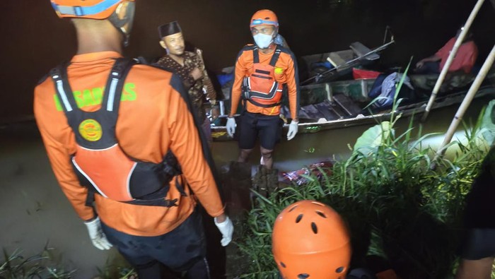 Pencarian korban hanyut di Sungai Sei Belawan, Desa Pulau Agas, Kecamatan Hamparan Perak, Kabupaten Deli Serdang (dok. Kantor Pencarian dan Pertolongan Kelas A Medan)