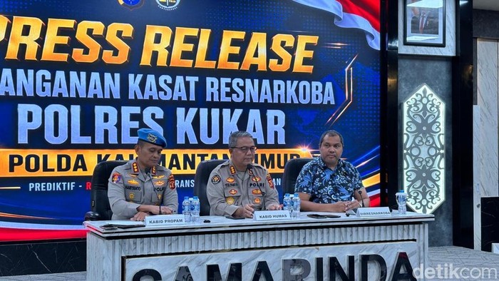 Pengungkapan kasus AKP Bonar terlibat narkoba golongan II. (Riani Rahayu/detikKalimantan)