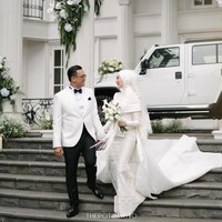 Kabar bahagia datang dari Indah Nada Puspita yang resmi menggelar resepsi pernikahan dengan Chief Operating Officer (COO) BAIC Indonesia, Dhani Yahya, di The Manor Andara, Jakarta Selatan pada Jumat (16/5/2026). Foto: Dok. Instagram @thepotomoto.