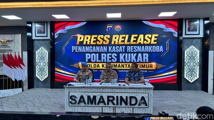 Polisi menggelar konferensi pers pengungkapan kasus AKP Bonar di Kukar. (Riani Rahayu/detikKalimantan)