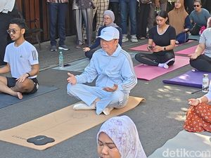 Viral Jokowi Ikut Yoga, Riset Harvard Beberkan Manfaatnya di Usia Senja