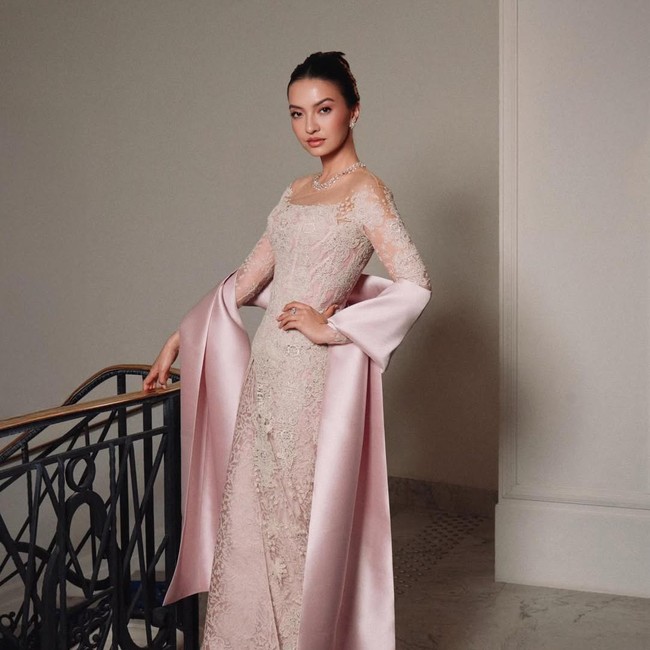 7 Potret Anggun Raline Shah Berkebaya di Cannes Film Festival 2026