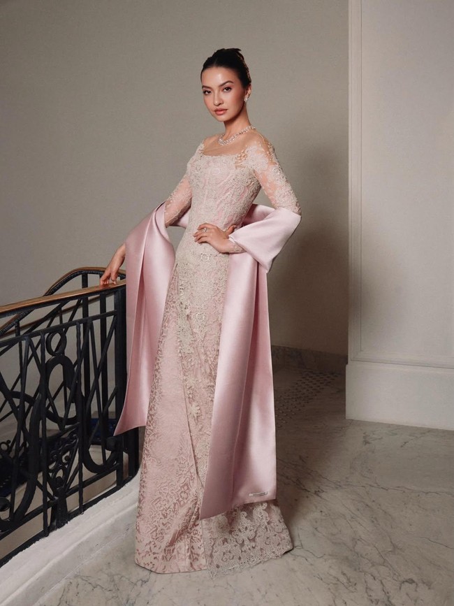 7 Potret Anggun Raline Shah Berkebaya di Cannes Film Festival 2026