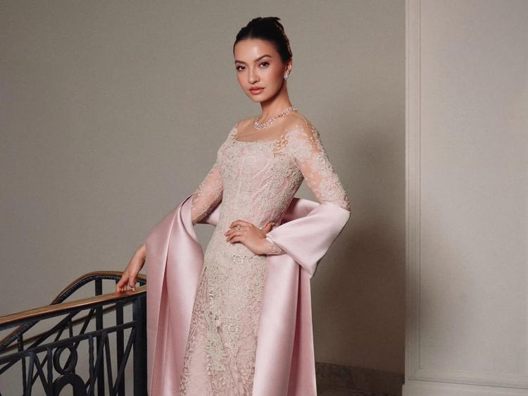 7 Potret Anggun Raline Shah Berkebaya di Cannes Film Festival 2026