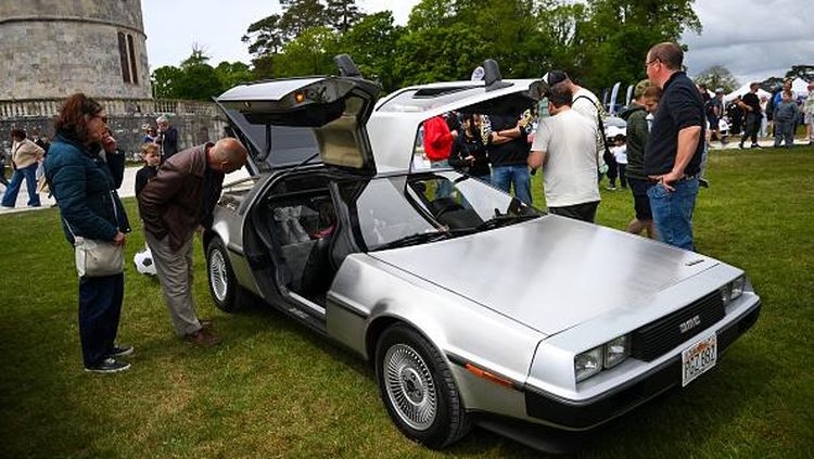 Ratusan Mobil Klasik Ramaikan Lulworth Castle