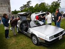 Ratusan Mobil Klasik Ramaikan Lulworth Castle