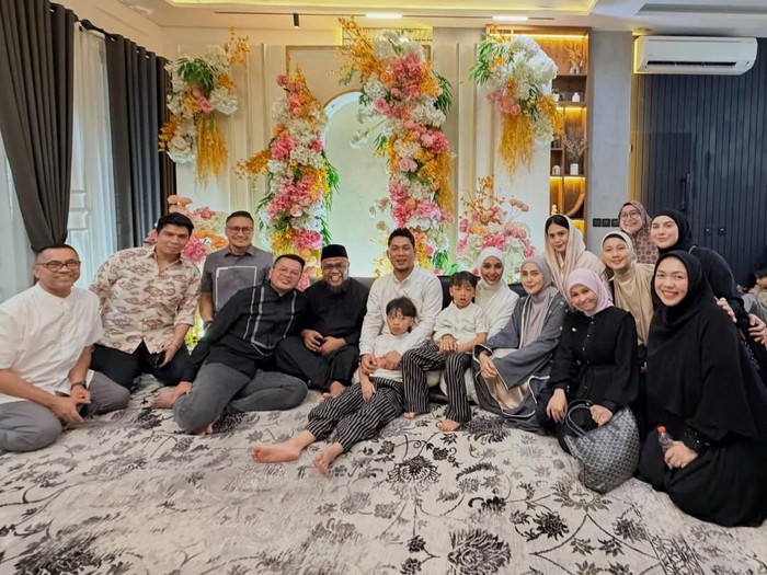 Rizal Armada dan istri menggelar walimatussafar.