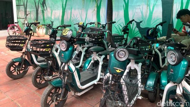 Suasana Kebun Binatang Surabaya Libur panjang akhir pekan dimanfaatkan ribuan wisatawan untuk berkunjung ke Kebun Binatang Surabaya, Minggu (17/5/2026). Pengunjung memadati sejumlah area favorit sejak pagi hari.