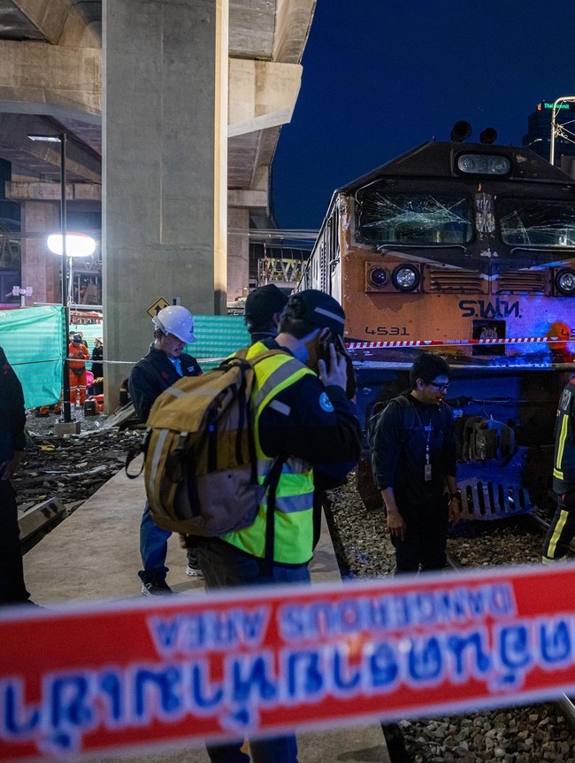 Tabrakan Maut di Pusat Bangkok, Delapan Orang Tewas