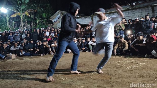 Adu Tulang Kering Ala Cimande Adu Tulang Kering Ala Cimande