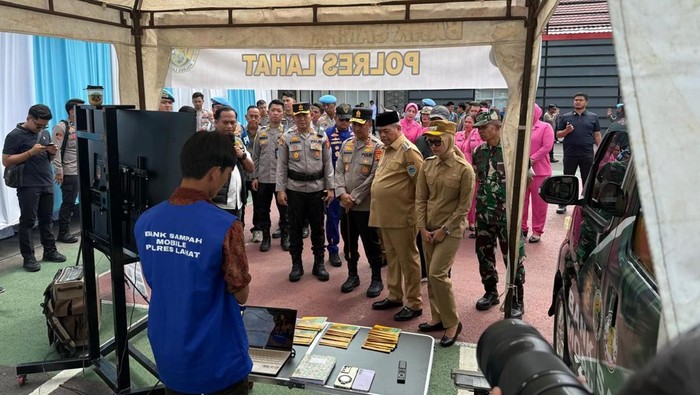 Bank sampah mobile yang diinisiasi Polres Lahat (dok. Polda Sumsel)