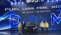 BYD M6 DM Mesin Hybrid Meluncur di RI, Konsumsi BBM 65 Km/Liter